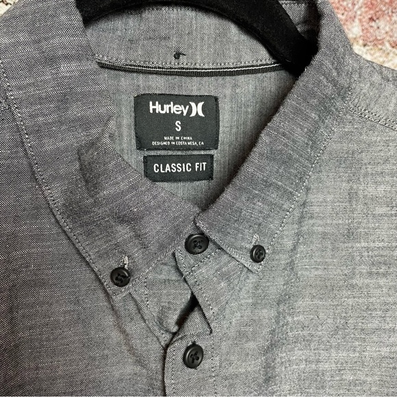 Hurley Men’s Classic Fit Button Down Shirt Small - Picture 2 of 5